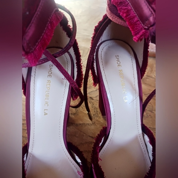 SHOE REPUBLIC LA WOMEN'S SIZE 8 BURGUNDY HEELS (4 1/2 INCH HEEL)❤️ - Picture 2 of 4